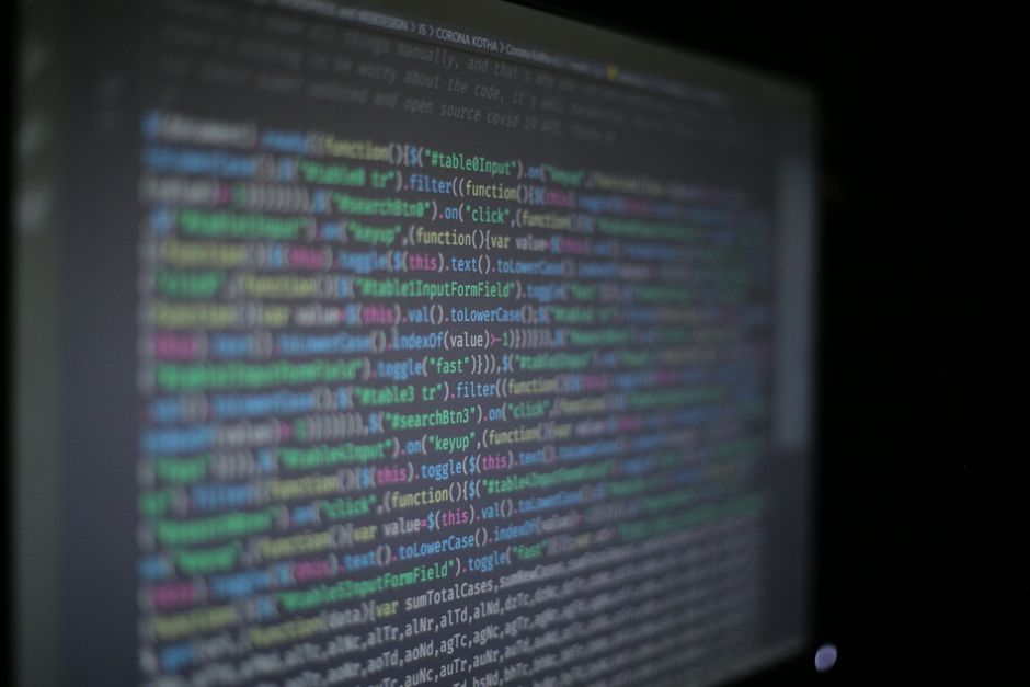 Ecran de code avec langages de programmation modernes