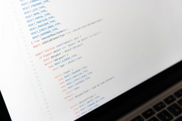 Développeur travaillant sur du code React et JavaScript